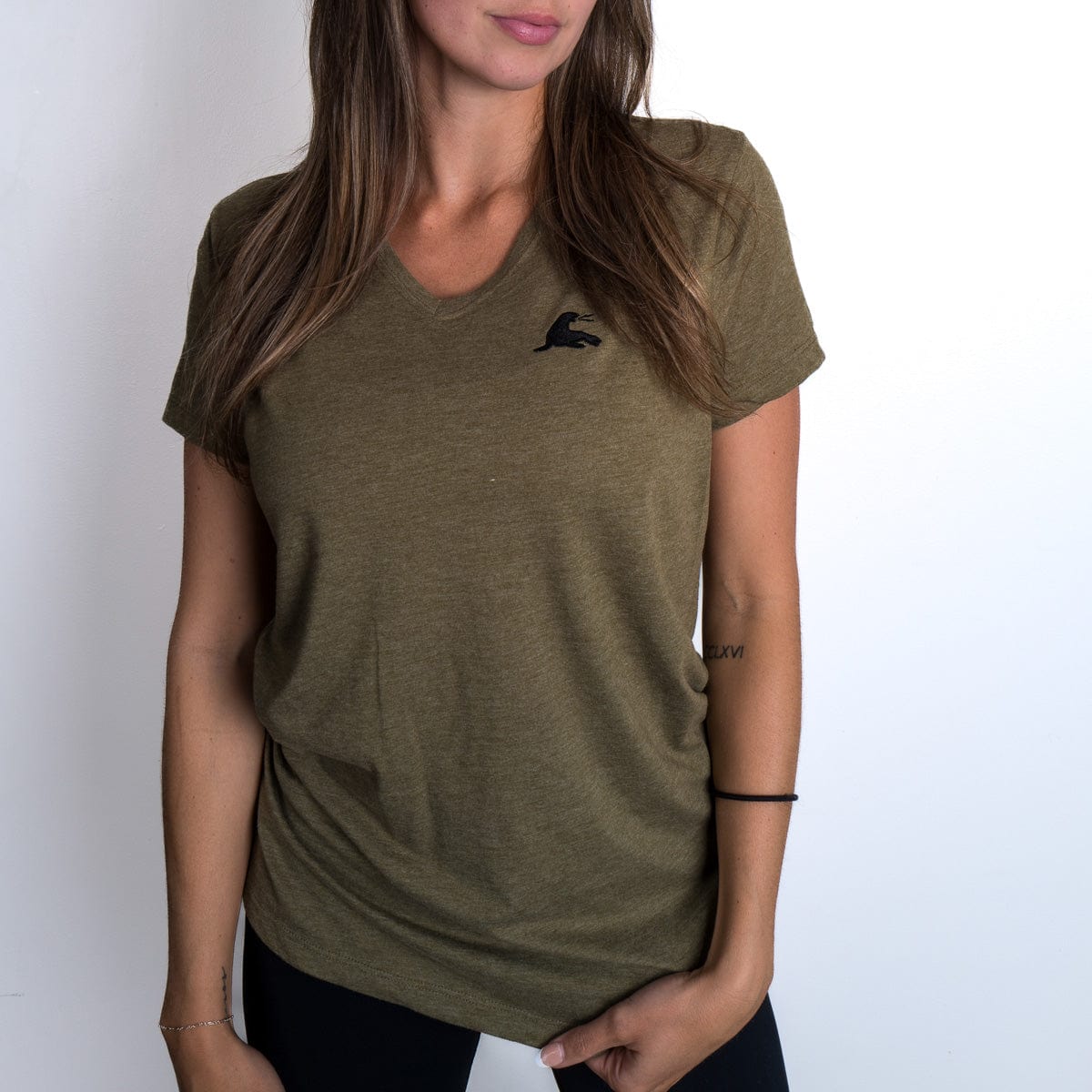 Women&#39;s Lil URT Embroidery Organi V Neck